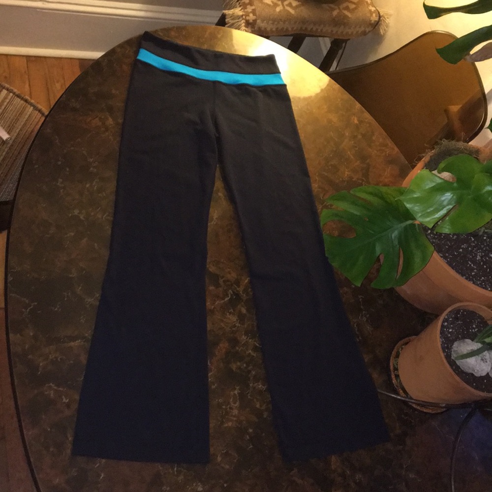 lululemon athletica Black Pants Sz6 flare Spandex